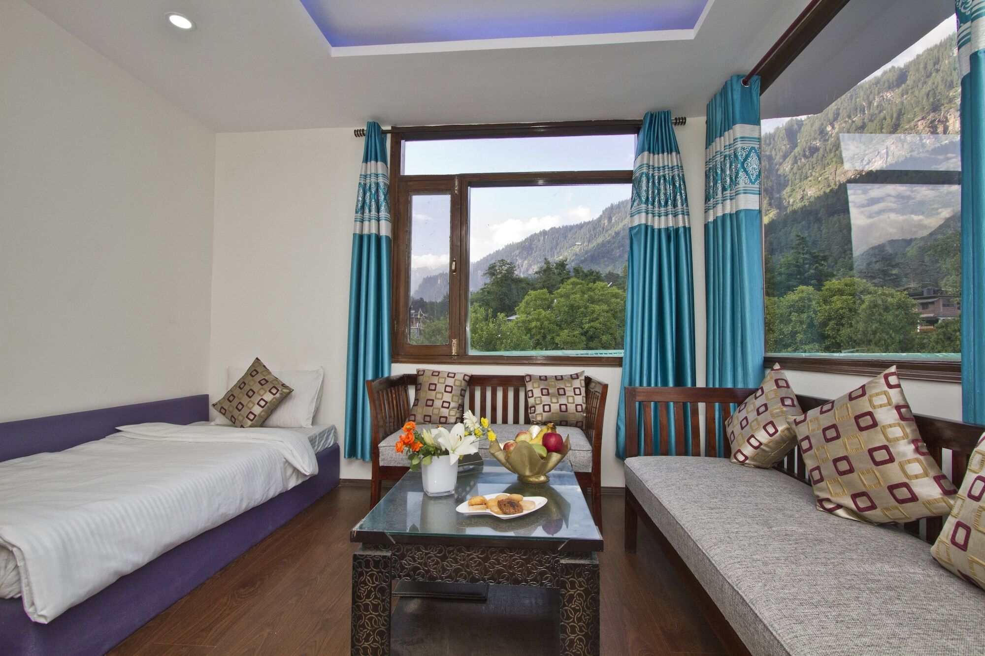 Hotel Rock Sea Manāli Екстериор снимка